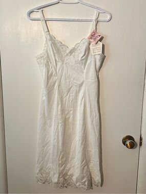 vintage NWT tricot by Burlington ivory nylon full slip floral lace trim delicate